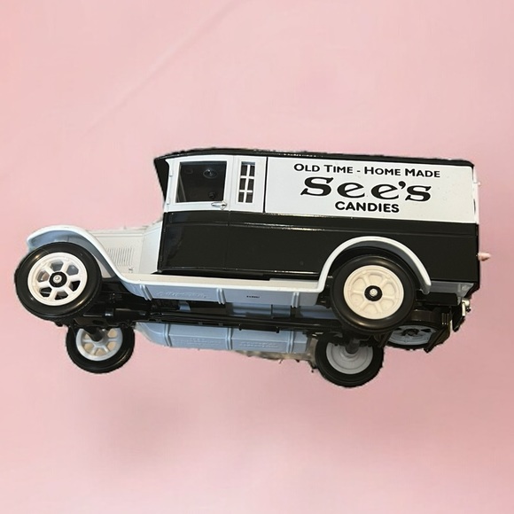 ERTL Collectibles See’s Candies 1927 Graham Brothers Delivery Truck - Picture 1 of 10